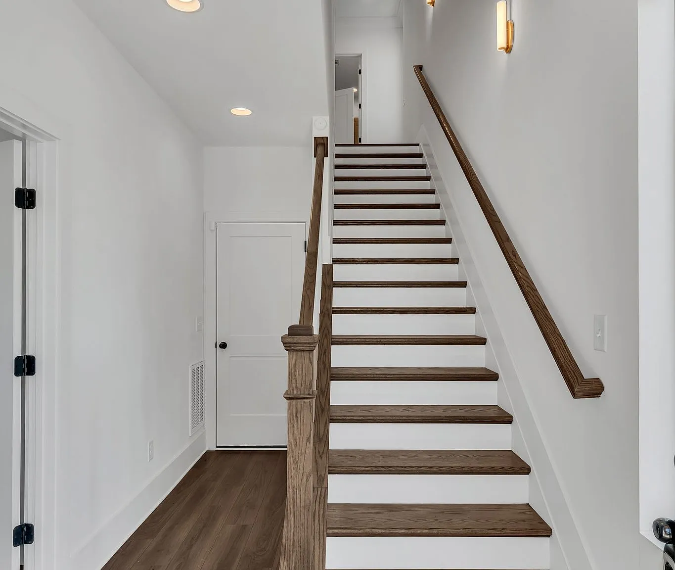 4 bed, 2200 sqft, $3,400 — Photo 4