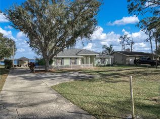 678 Memorial Dr, Sebring, FL 33870