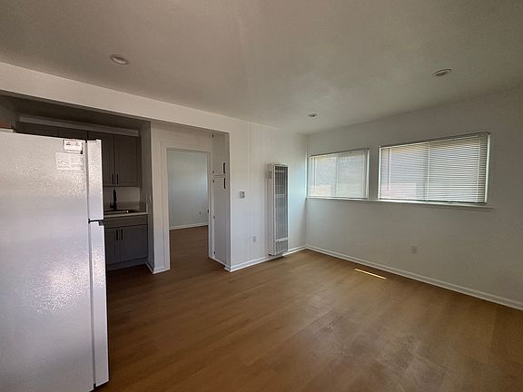 2nd image of 1329 W Carson St #1