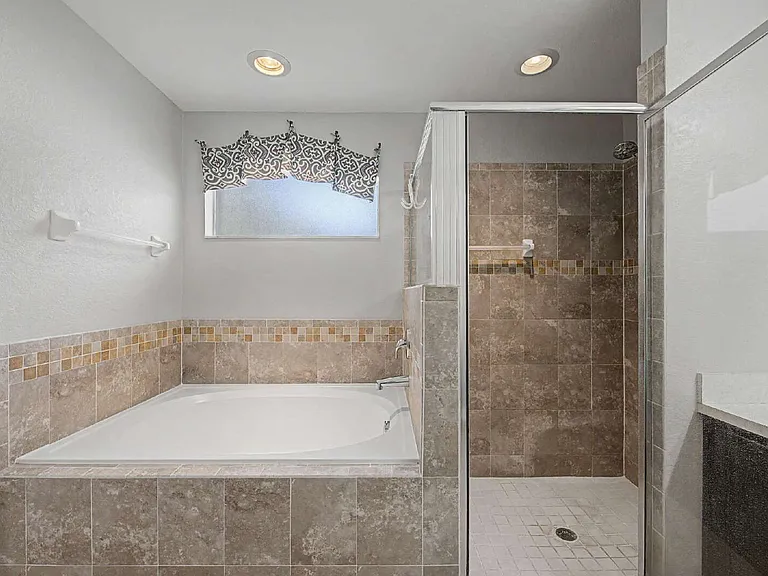 7918 Chestnut View Dr — Photo 13
