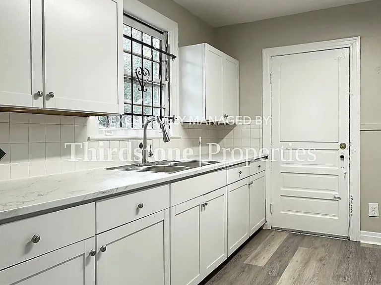 562 W 49th St — Photo 5