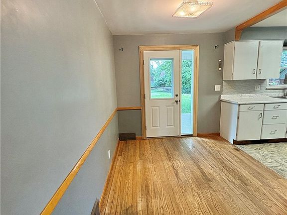 5th image of 518 Vince Ave NW