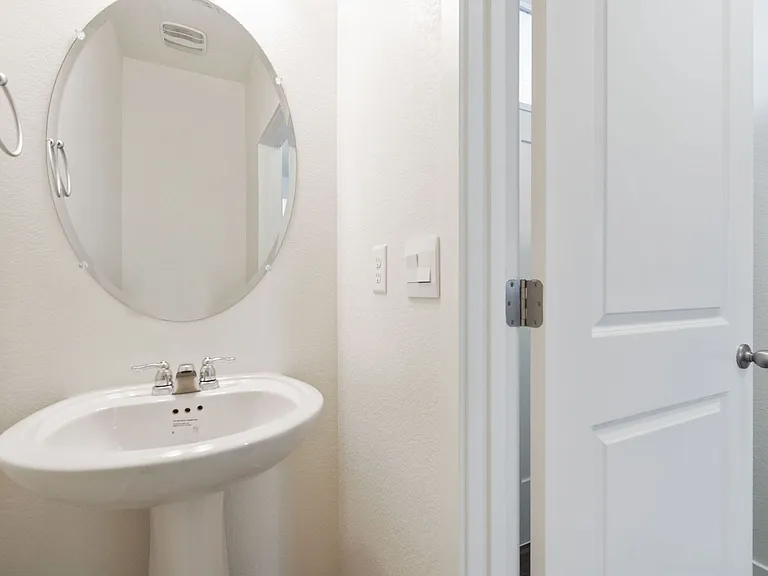 815 Elias Tarn Dr — Photo 19