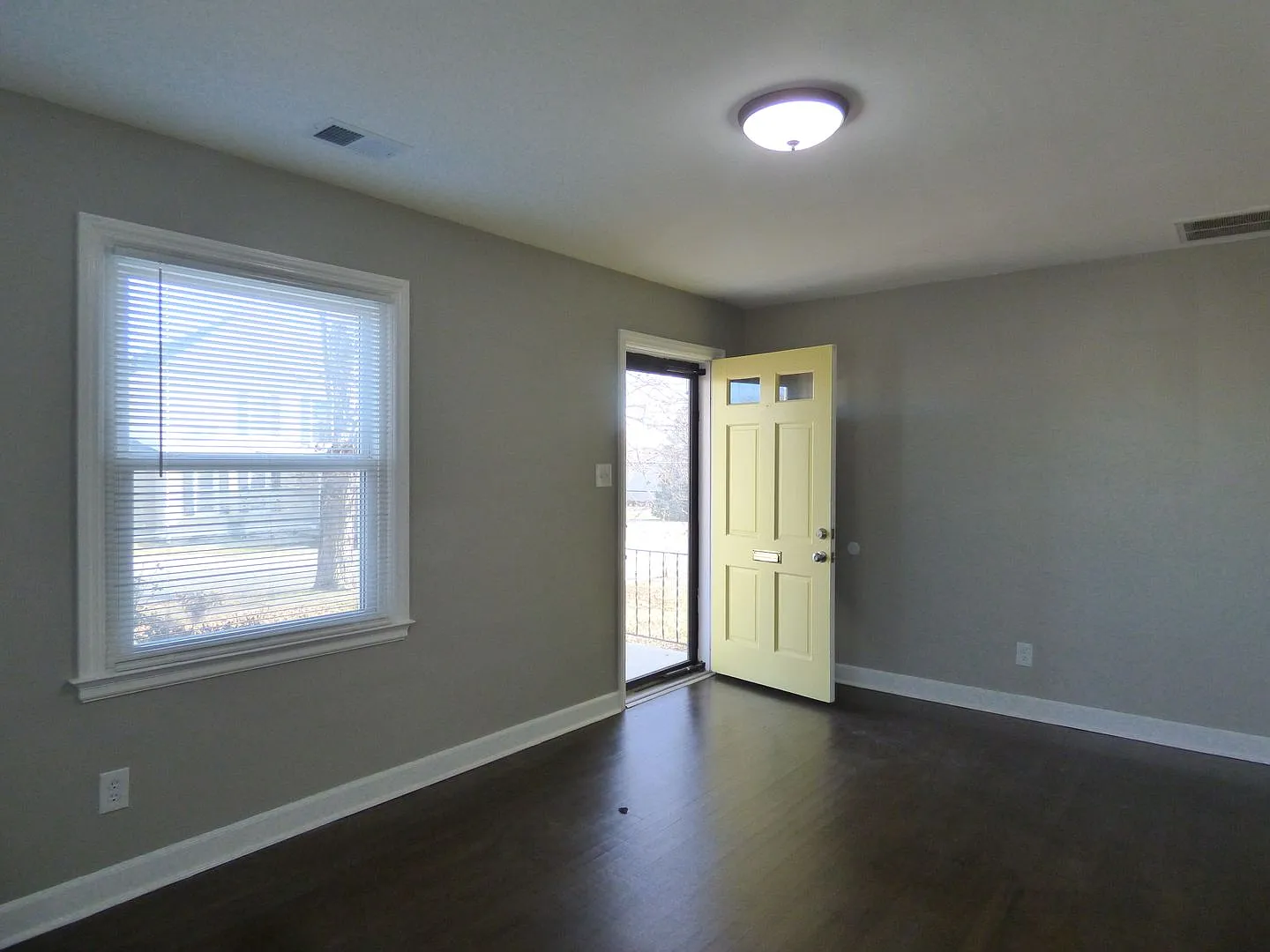 Coming Soon! Recently Renovated House Near North Limestone! All Electric, Garage, Dogs Ok! — Photo 4