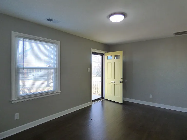 206 Broadview Dr — Photo 4