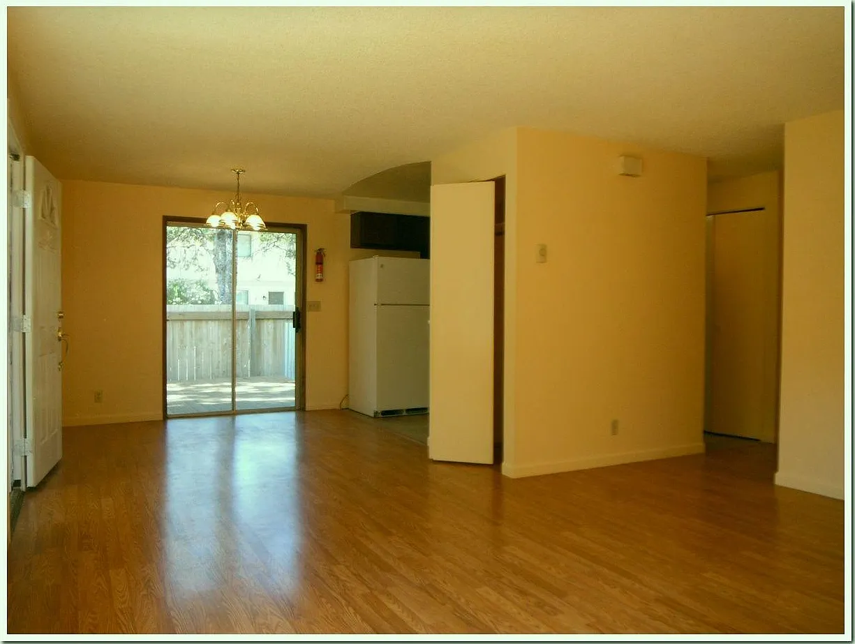 3 bed, 1350 sqft, $1,695 — Photo 4