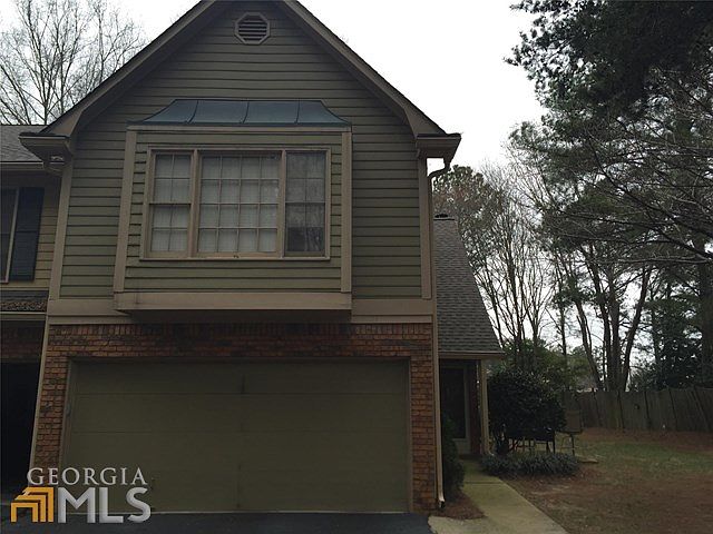 1st image of 2888 Woodruff Dr SE