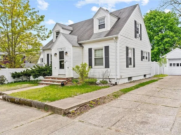 16 Varnum Ave, Pawtucket, RI 02860