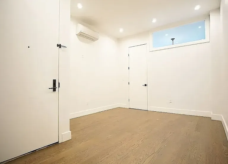 659 Seneca Ave #2L — Photo 8