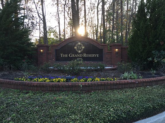 5th image of 13810 N Sutton Park Dr #528