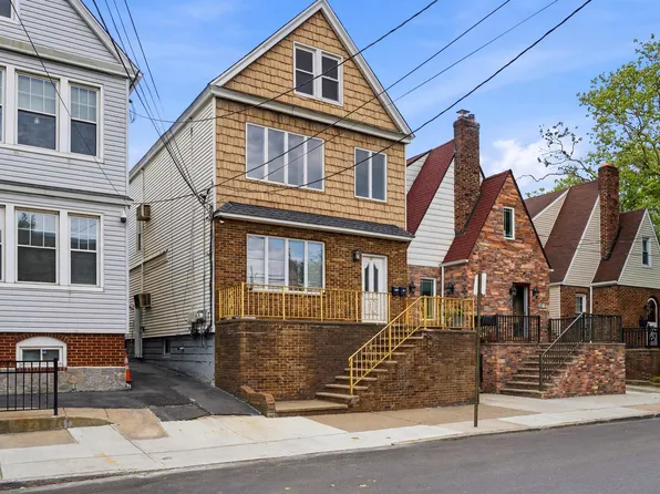 121 W 57th St, Bayonne, NJ 07002