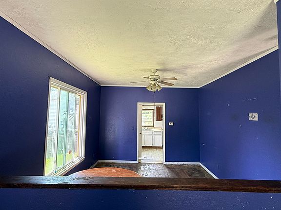 4th image of 512 Roosevelt Ave