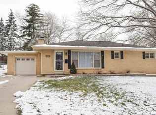 2214 Sunset Dr, Pekin, IL 61554