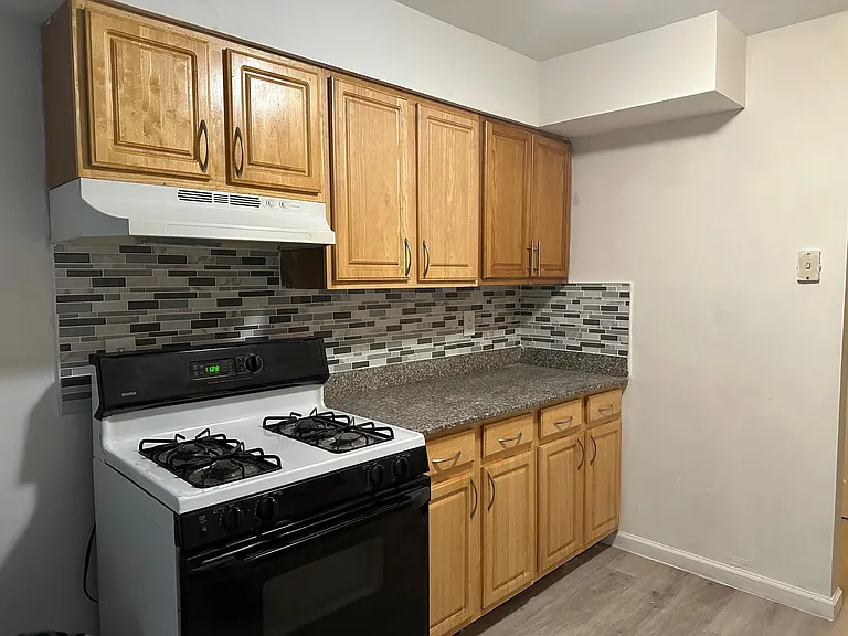 510 Green Hollow Dr — Photo 3