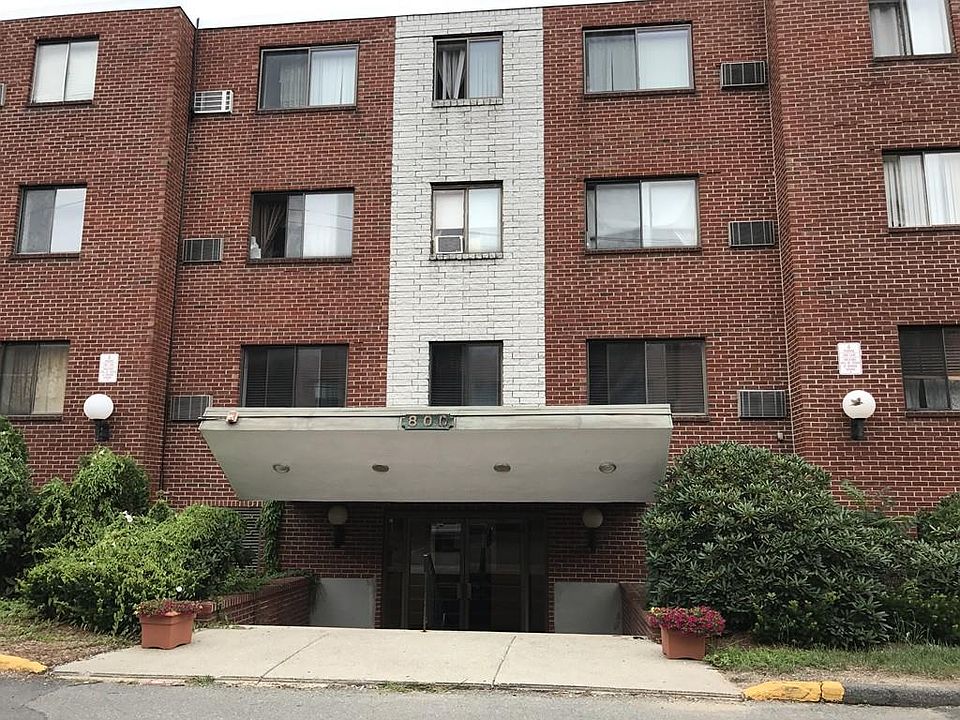 1st image of 800 Governors Dr APT 5