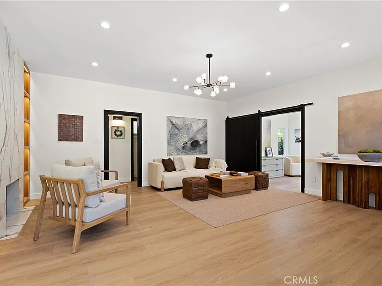 6016 N Woodlake Ave — Photo 5
