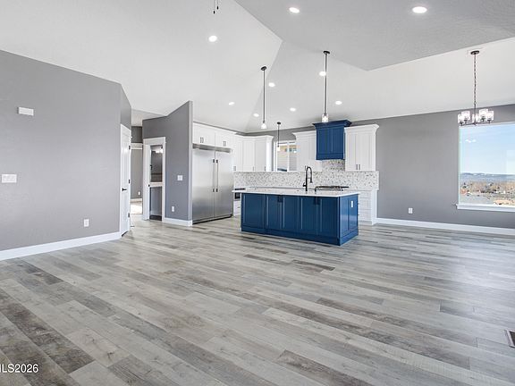 5th image of 685 Painted Sage Dr