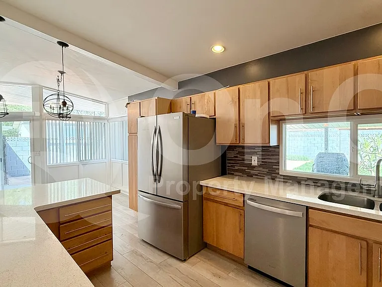 525 N Vine St — Photo 8