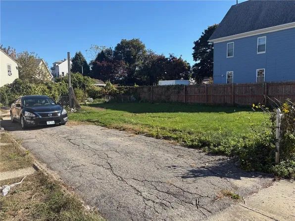 62 Farmington Ave, Providence, RI 02909