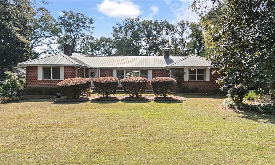 1st image of 2611 Shannon Dr