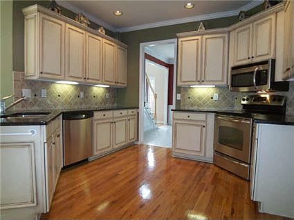 4th image of 2244 Glenridge Dr
