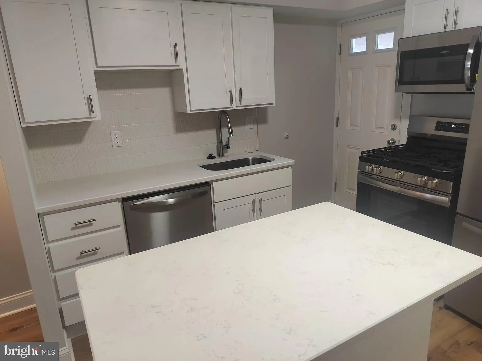 1 bed, 2.0 bath, 1000 sqft, $1,700 — Photo 4