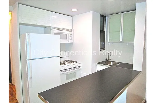 Rented by City Connections Realty | media 35