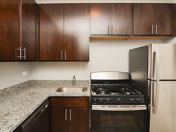 2nd image of 4411 N Wolcott Ave APT 1B