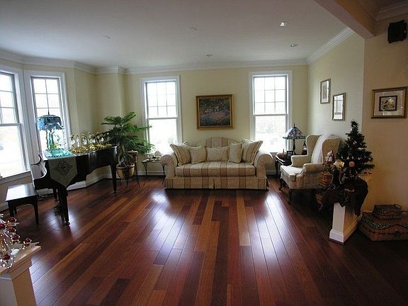 5th image of 8325 Robey Ave