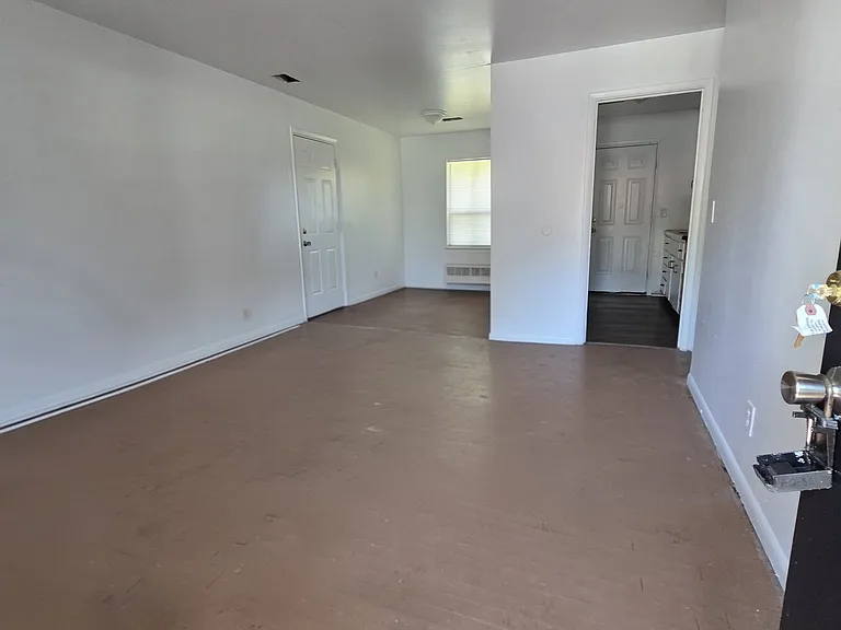 1603 Apple Valley Dr — Photo 2