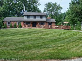 3281 Meadow Ln, White Lake, MI 48383