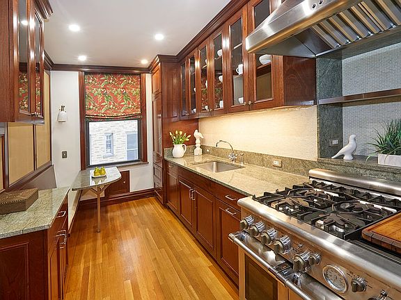 4th image of 645 W End Ave APT 10D