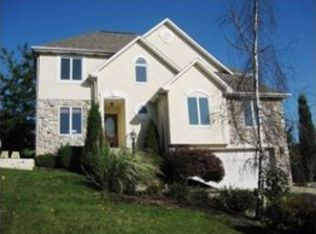 647 Gladden Rd, Canonsburg, PA 15317