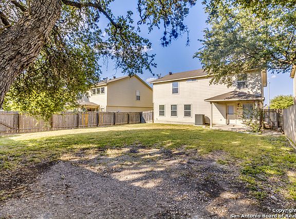 5th image of 927 Magnolia Crst