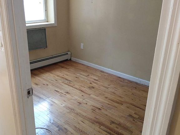 2nd image of 1208 College Ave APT 1