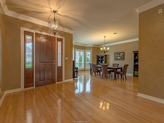 5th image of 1208 Royal Adelade Dr