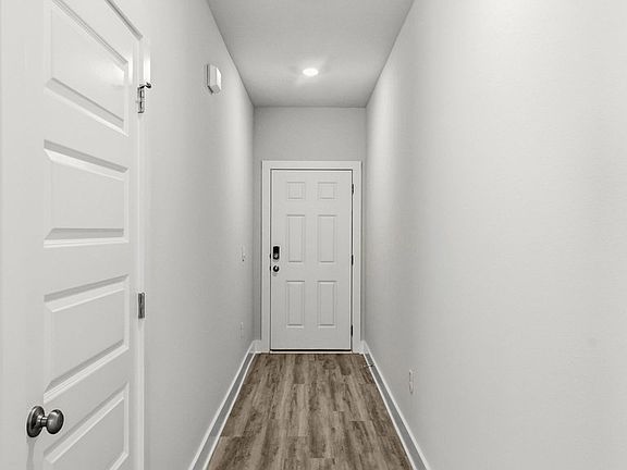 5th image of 432 Chateau Ln