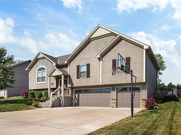3rd image of 2110 NW Sycamore Ln