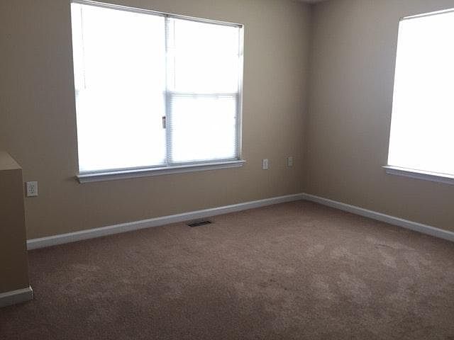 2nd image of 2996 Landmark Ct NE