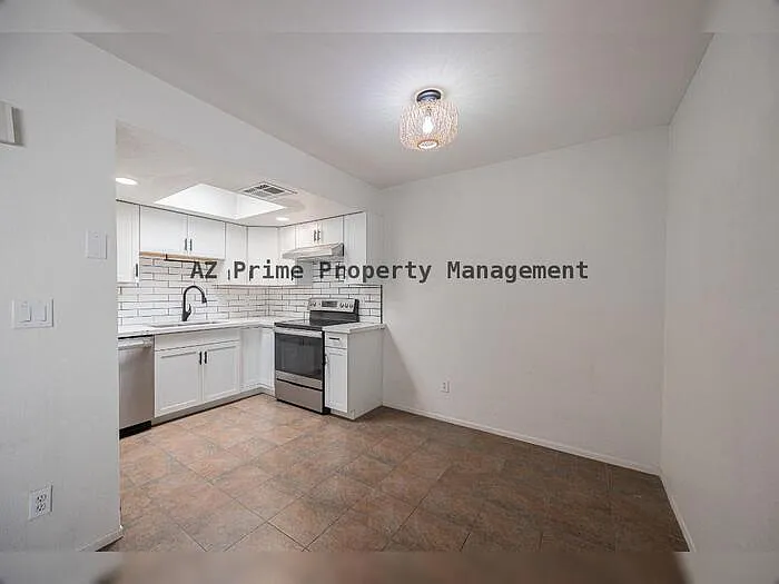 6008 W Augusta Ave — Photo 10