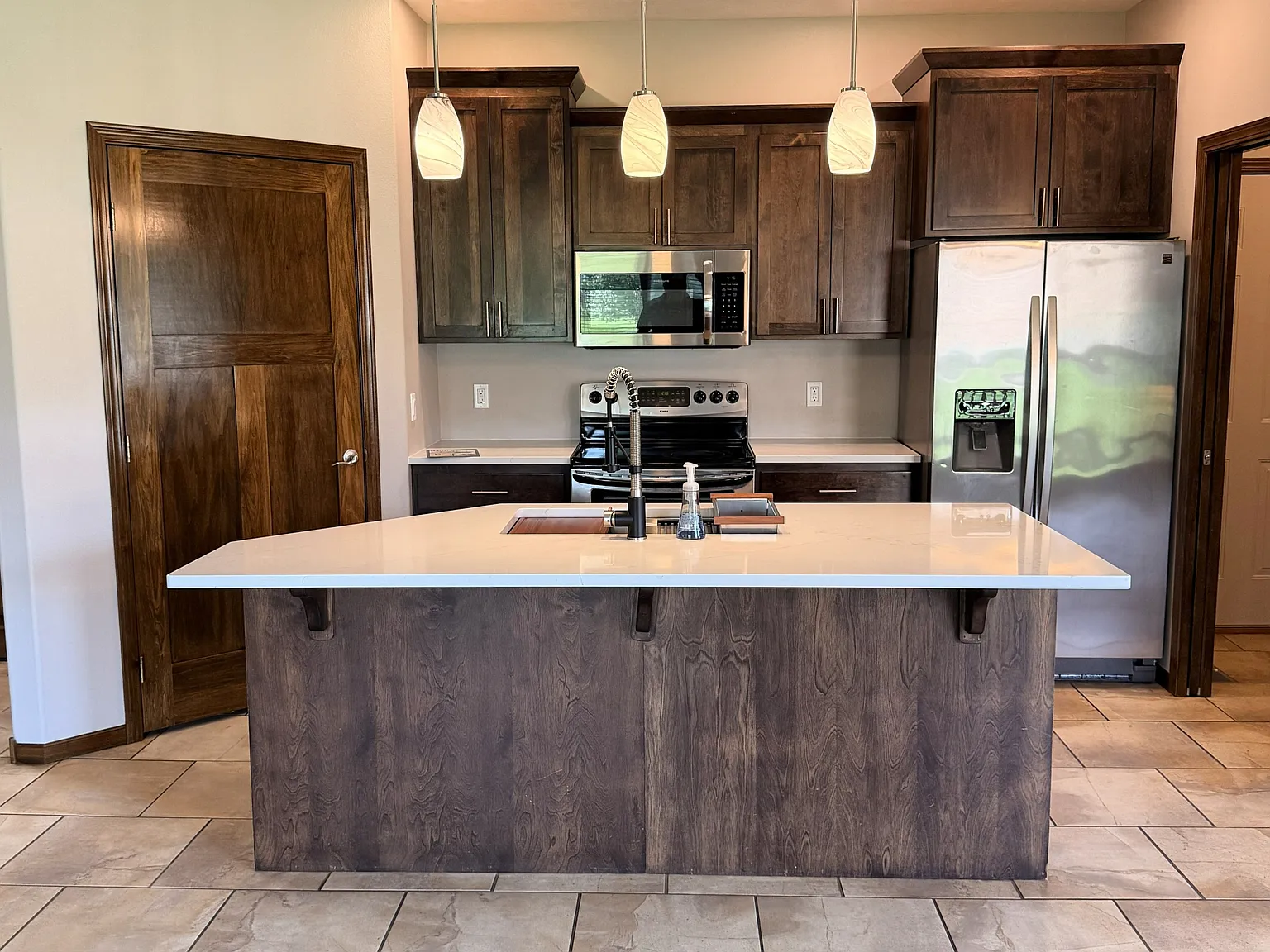5 bed, 2446 sqft, $3,000 — Photo 3