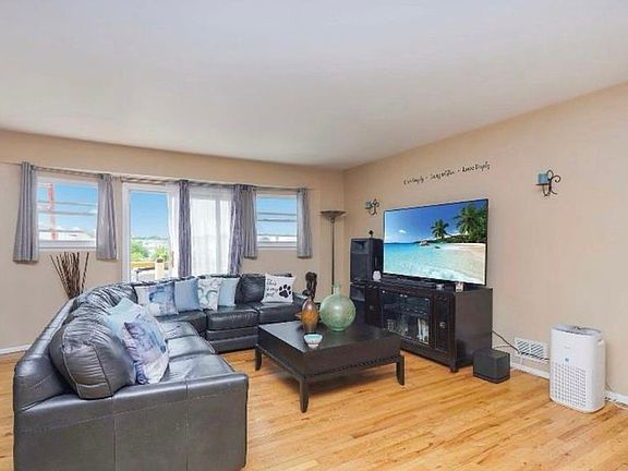 2nd image of 16 Longdale St Floor 1