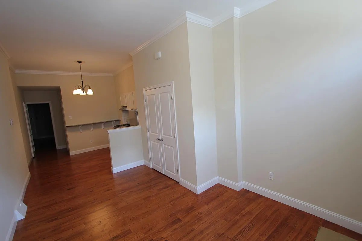 Building Photo - 933 S 10th St #1