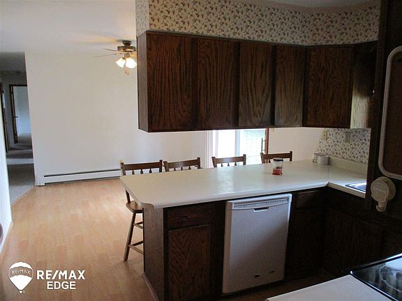 5th image of 131 Manor Dr
