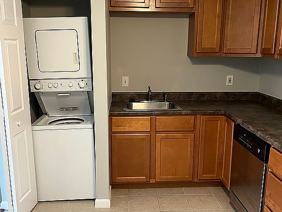 5th image of 5770 Westphalia Ln APT B