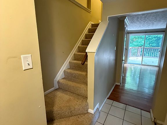 2nd image of 204 Lodgecliffe Ct