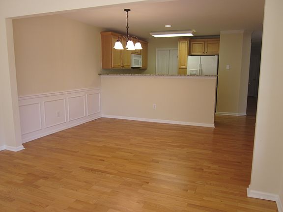 4th image of 419 Rosemeade Ct