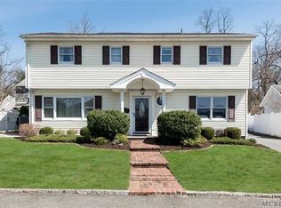 9 Roosevelt St, Bayville, NY 11709