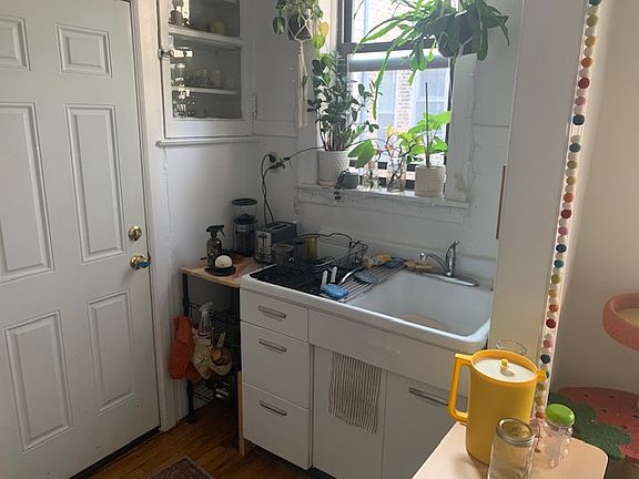 4th image of 3925 N Pine Grove Ave APT 3E