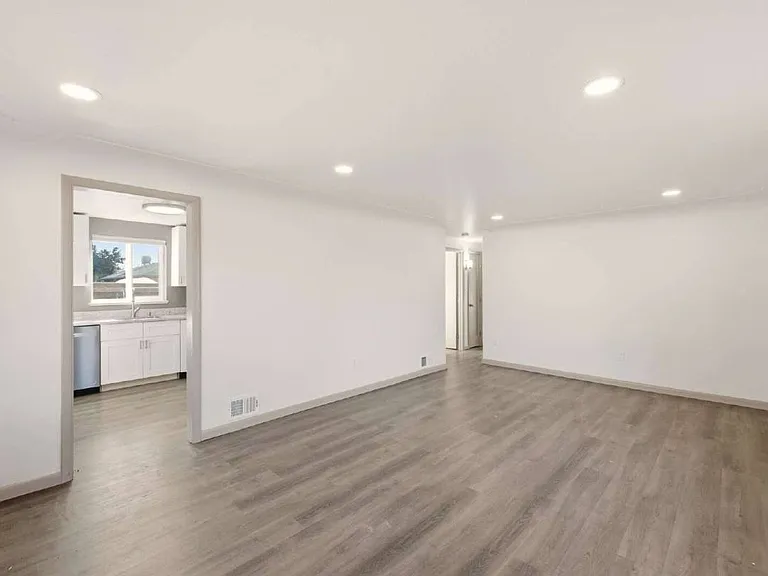 5104 E 33rd Ave — Photo 7
